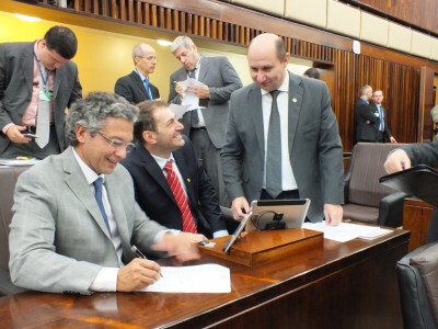 Frente em Defesa do Milho tem adesão de 27 deputados